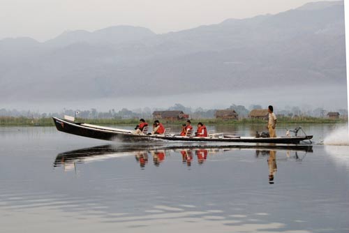 inle tourists-AsiaPhotoStock