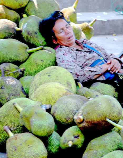 woman and jackfruit-AsiaPhotoStock