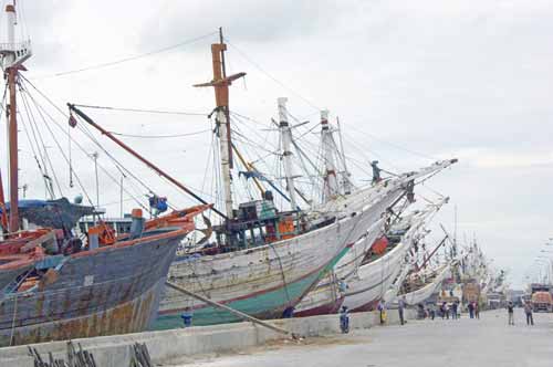 jakarta harbour-AsiaPhotoStock