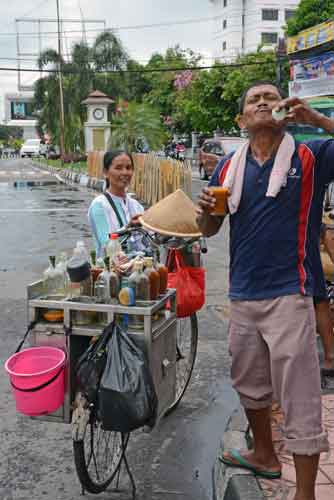 jamu drinker-AsiaPhotoStock