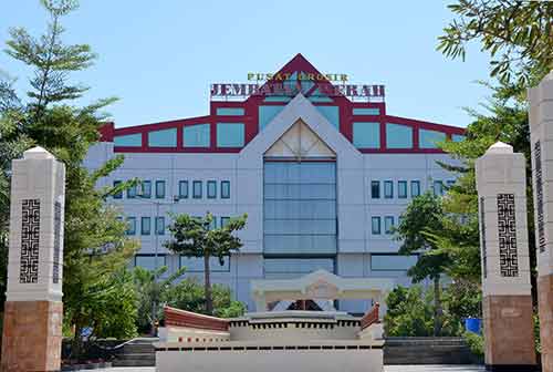 jembatan merah-AsiaPhotoStock