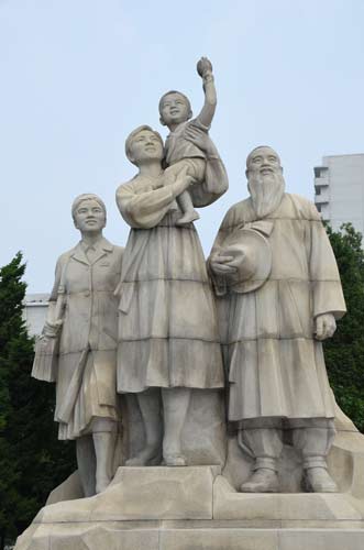 juche statues-AsiaPhotoStock