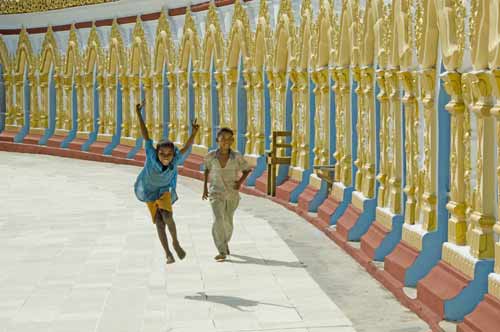 jump at sagaing hill-AsiaPhotoStock