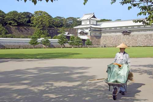 kanazawa gardener-AsiaPhotoStock