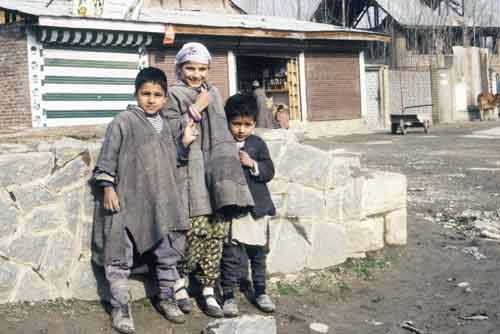 kashmir kids-AsiaPhotoStock