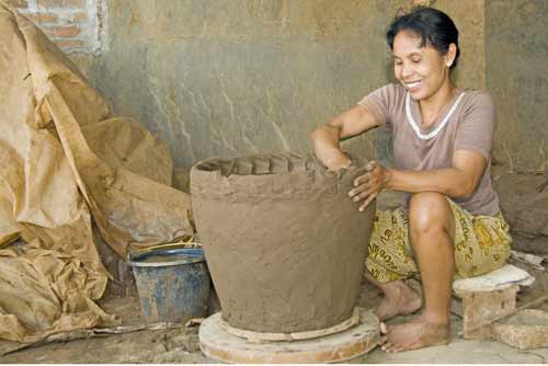 kasongan potter-AsiaPhotoStock