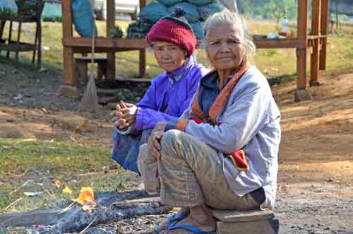 elders keeping warm-AsiaPhotoStock