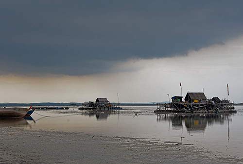 kelong storm-AsiaPhotoStock