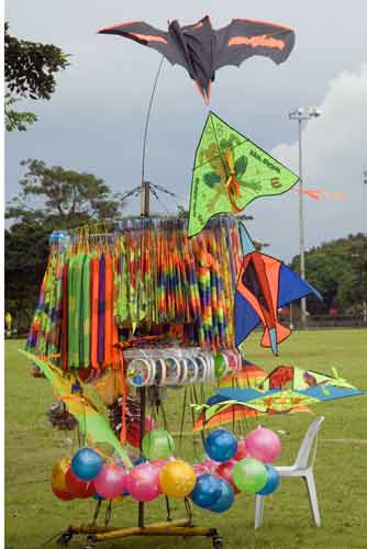 kite sellers-AsiaPhotoStock