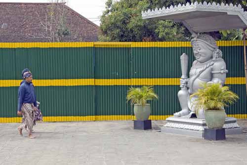 kraton guards enter-AsiaPhotoStock