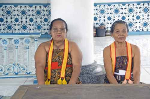 kraton lady guards-AsiaPhotoStock