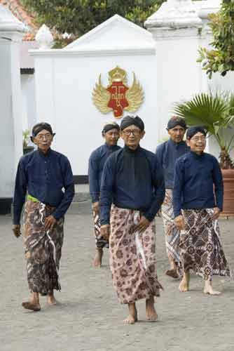 kraton men-AsiaPhotoStock