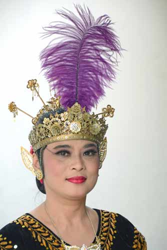 kraton performer-AsiaPhotoStock