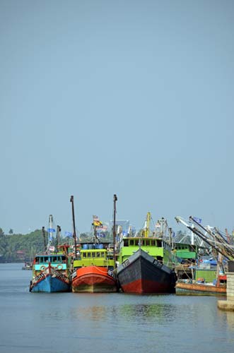 kuching boats-AsiaPhotoStock