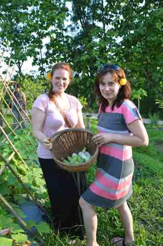 ladies and veggies-AsiaPhotoStock