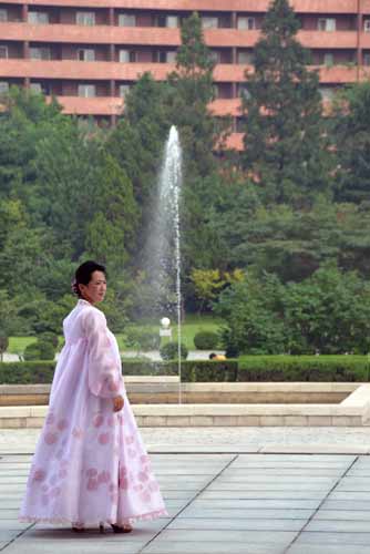 lady in park-AsiaPhotoStock