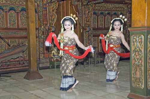 lady dancers ungaran-AsiaPhotoStock