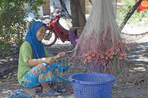 lady mends nets-AsiaPhotoStock