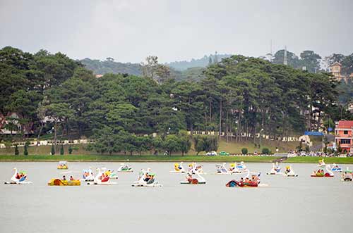 lake dalat-AsiaPhotoStock