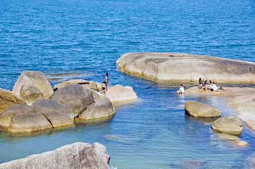 blue sea lamai rocks-AsiaPhotoStock