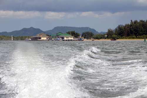 leaving pak bara-AsiaPhotoStock