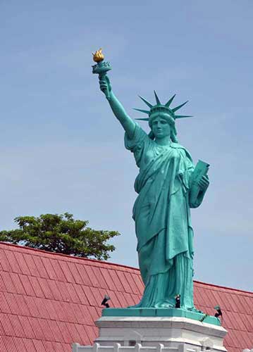 liberty statue-AsiaPhotoStock