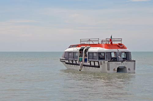 lifeboat tender-AsiaPhotoStock