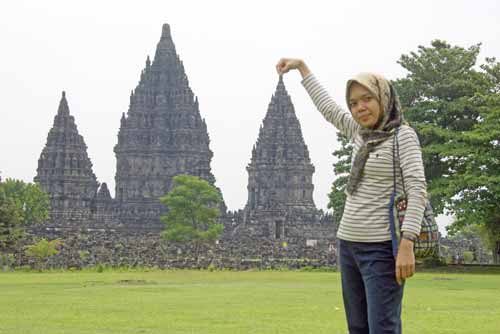 lifting prambanan-AsiaPhotoStock