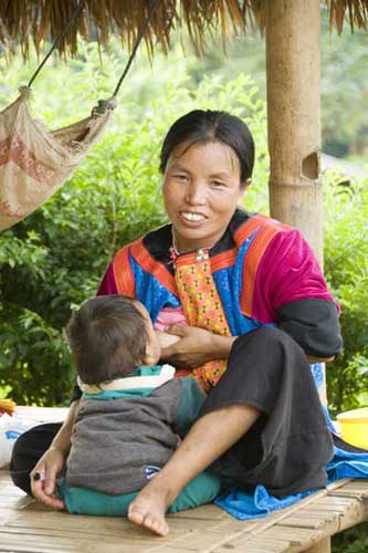 lisu breast feeding-AsiaPhotoStock