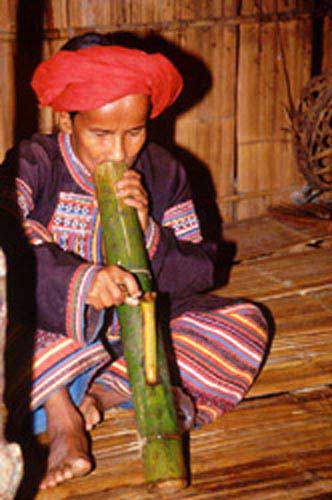 lisu man smoking-AsiaPhotoStock