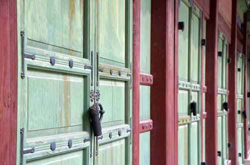 locks Changdeokgung-AsiaPhotoStock