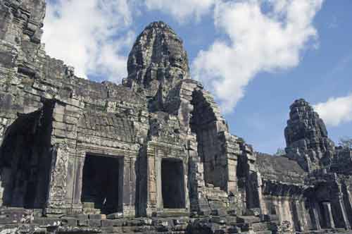 long wall bayon-AsiaPhotoStock