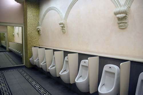 posh loos-AsiaPhotoStock