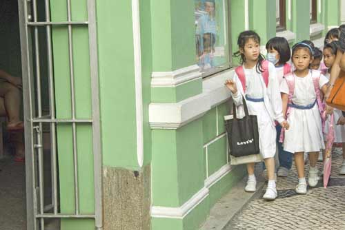 macau children-AsiaPhotoStock