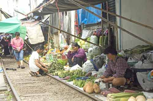 maeklong market-AsiaPhotoStock