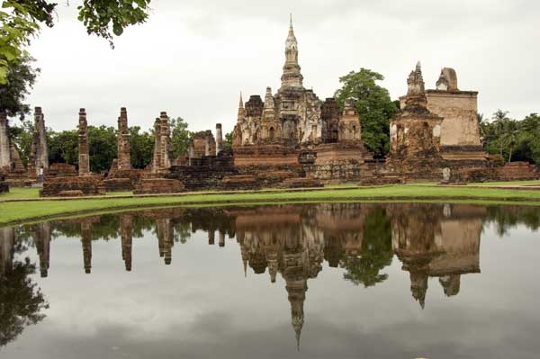 wat mahathat reflection-AsiaPhotoStock