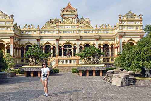 vinh trang pose-AsiaPhotoStock