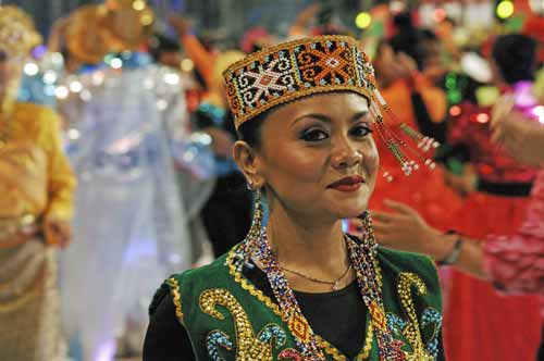 malay woman 1malaysia-AsiaPhotoStock