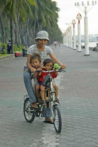 manila bay bike-AsiaPhotoStock