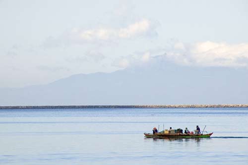 manila bay fishing boat-AsiaPhotoStock