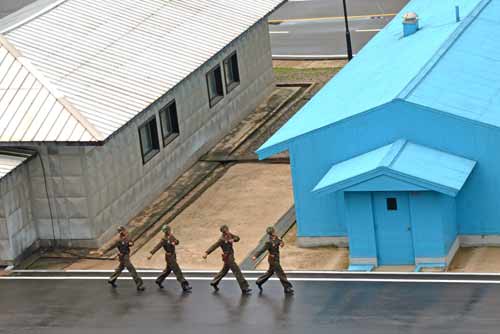 marching-AsiaPhotoStock