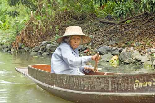 to market by boat-AsiaPhotoStock