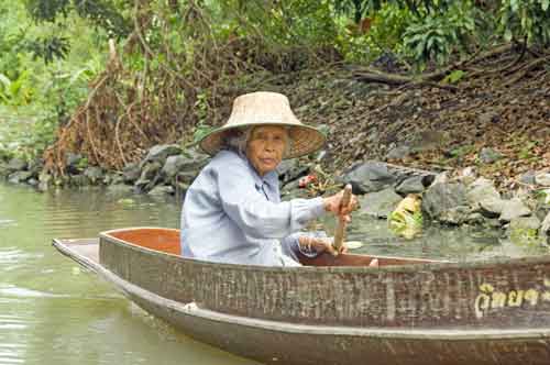 to market by boat-AsiaPhotoStock