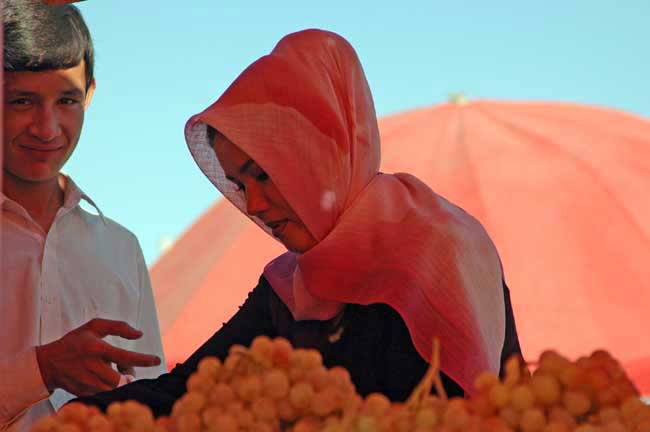 fruit buyer-AsiaPhotoStock