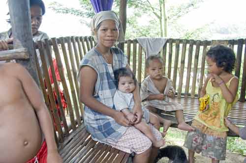 mangyan family-AsiaPhotoStock