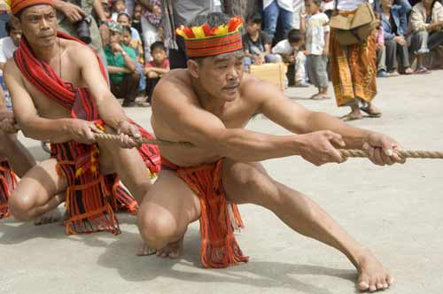 men in tug of war-AsiaPhotoStock