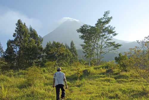 merapi farmer-AsiaPhotoStock