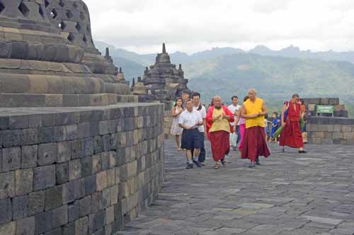 monk borobudur-AsiaPhotoStock