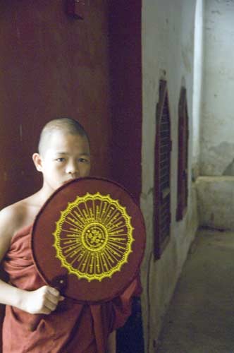 monk waiting-AsiaPhotoStock