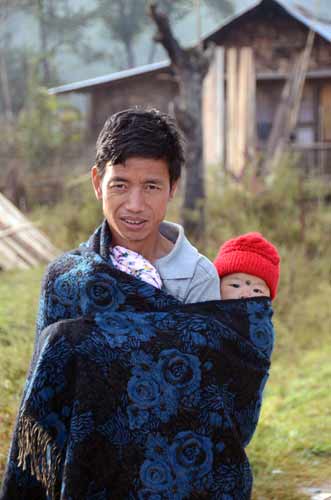 apatani dad and kid-AsiaPhotoStock